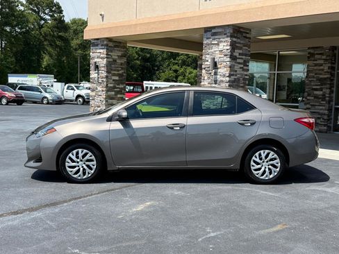 Used 2019 Toyota Corolla LE FWD image 2