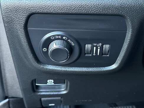 Used 2024 Jeep Grand Cherokee L Laredo image 28