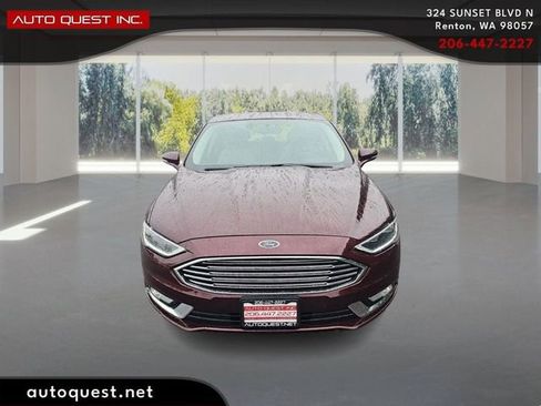 Used 2017 Ford Fusion SE image 2