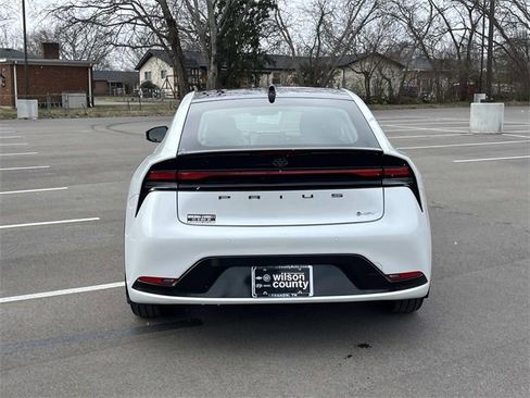 Used 2025 Toyota Prius XLE image 6