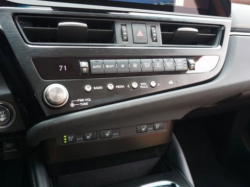 Certified 2025 Lexus ES 350 w/ Premium Package image 18