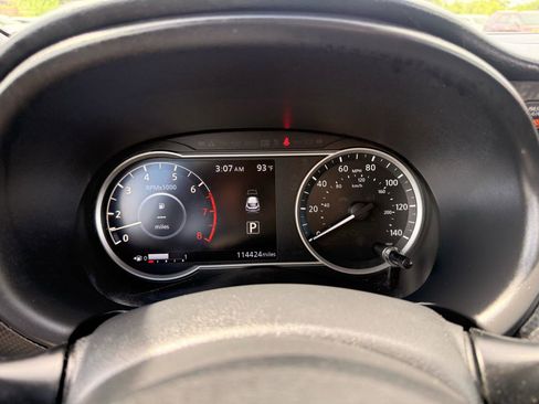 Used 2019 Nissan Kicks SV image 17