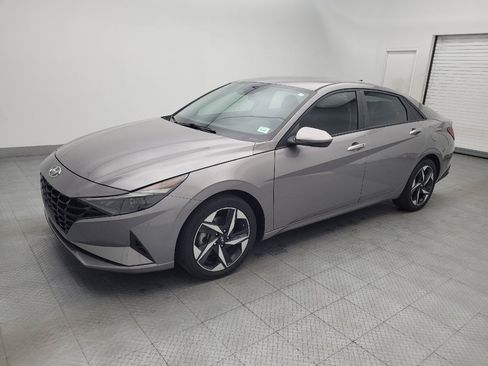 Used 2023 Hyundai Elantra SEL w/ Convenience Package FWD image 2