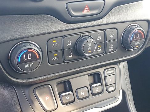 Certified 2019 GMC Terrain SLT w/ Preferred Package AWD/4WD image 31