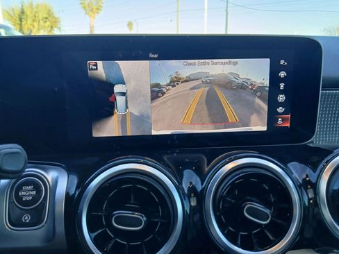 Used 2021 Mercedes-Benz GLB 250 w/ Premium Package image 31