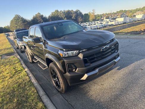 Certified 2024 Chevrolet Colorado Trail Boss w/ Technology Package image 2