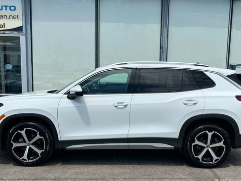 Used 2025 Volkswagen Tiguan SE FWD image 29