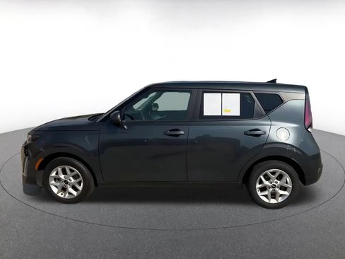 Used 2025 Kia Soul LX w/ LX Technology Package FWD image 8