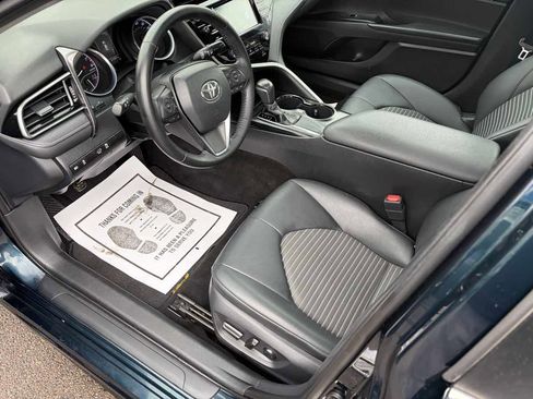 Used 2019 Toyota Camry SE w/ Carpet Mat Package FWD image 9