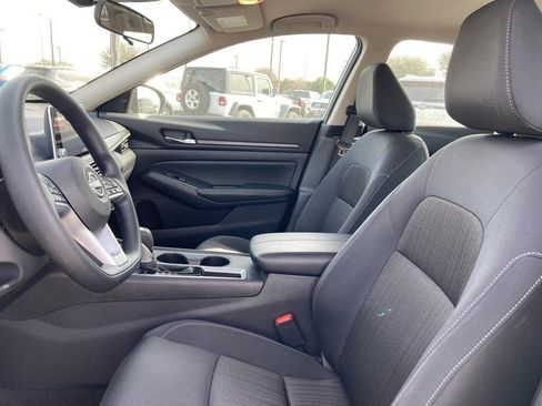 Used 2025 Nissan Altima 2.5 SV image 10