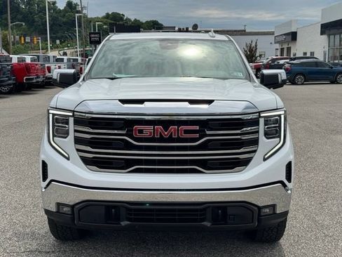 Used 2022 GMC Sierra 1500 SLT w/ SLT Convenience Package AWD/4WD image 9
