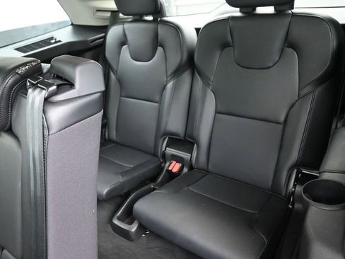 Used 2022 Volvo XC90 T5 Momentum FWD image 14