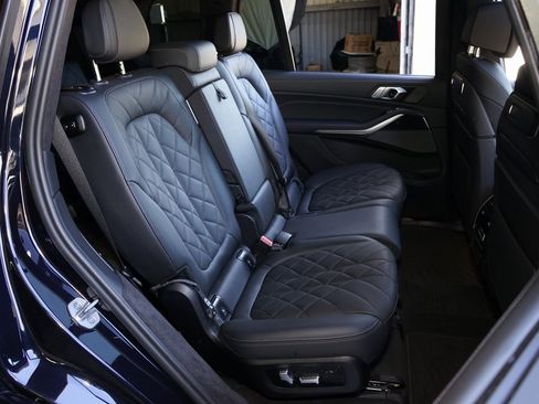 Used 2024 BMW X7 xDrive40i w/ M Sport Package image 19