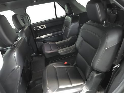 Used 2024 Ford Explorer XLT w/ Equipment Group 202A AWD/4WD image 37