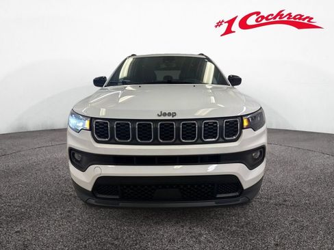 Used 2024 Jeep Compass Latitude AWD/4WD image 28