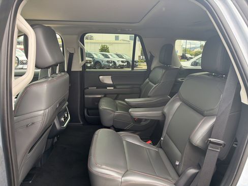 Used 2025 Ford Expedition Active AWD/4WD image 15