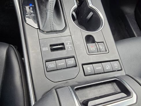 Used 2022 Toyota Highlander XLE image 24