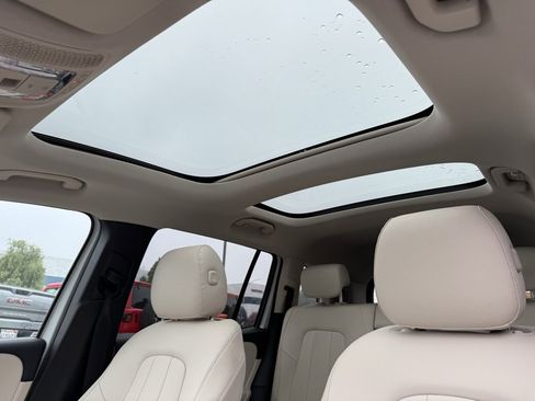 Used 2020 Mercedes-Benz GLB 250 image 2