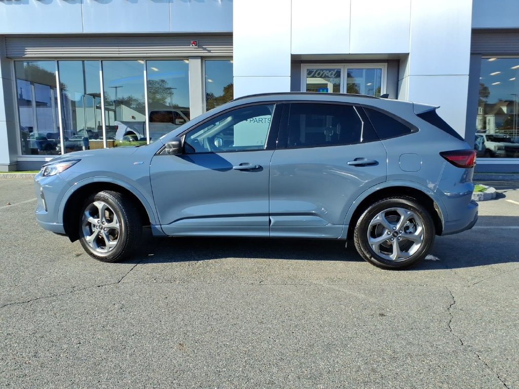 Used 2024 Ford Escape ST-Line w/ Tech Pack #1 AWD/4WD image 9