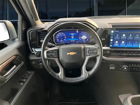 Used 2022 Chevrolet Silverado 1500 LT image 12
