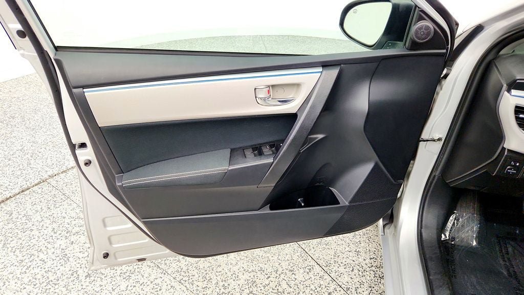 Used 2016 Toyota Corolla LE FWD image 10