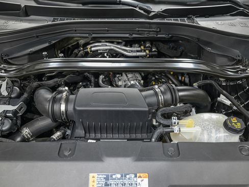Used 2025 Lincoln Aviator AWD image 11