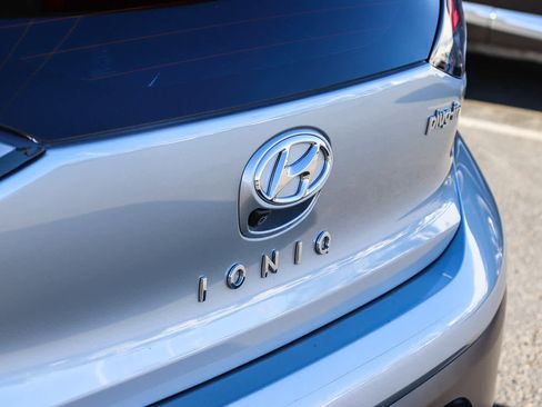 Used 2022 Hyundai Ioniq SE image 10