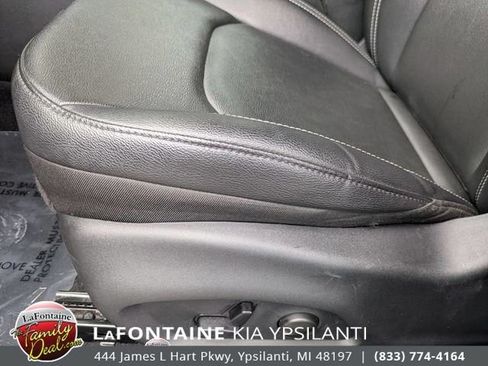 Used 2025 Jeep Compass Limited AWD/4WD image 13