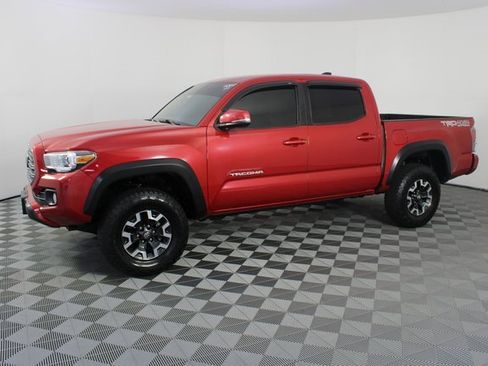 Used 2022 Toyota Tacoma TRD Off-Road image 2