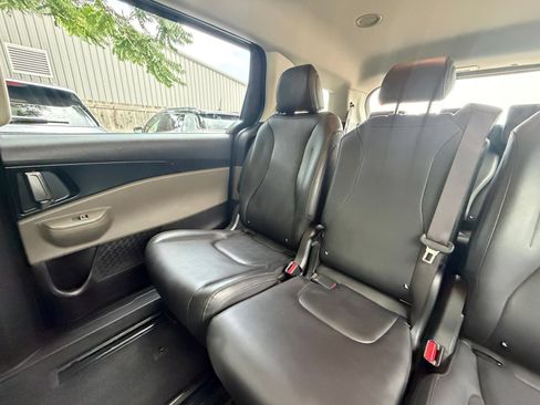 Used 2026 Kia Carnival FWD image 41