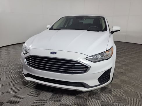 Used 2019 Ford Fusion SE FWD image 15