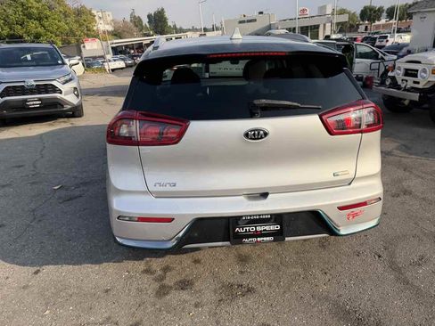 Used 2018 Kia Niro EX image 4