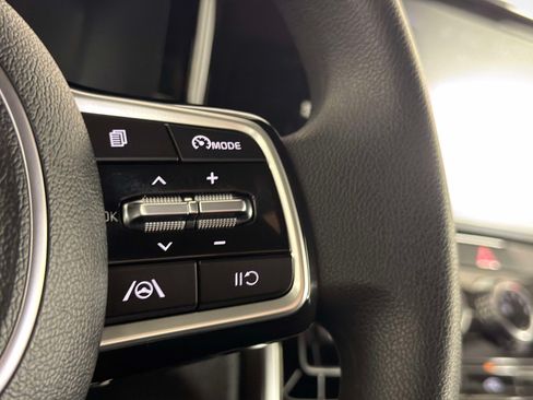 Used 2023 Kia Sorento LX FWD image 41