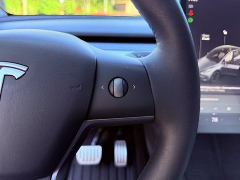 Used 2022 Tesla Model Y Performance image 16