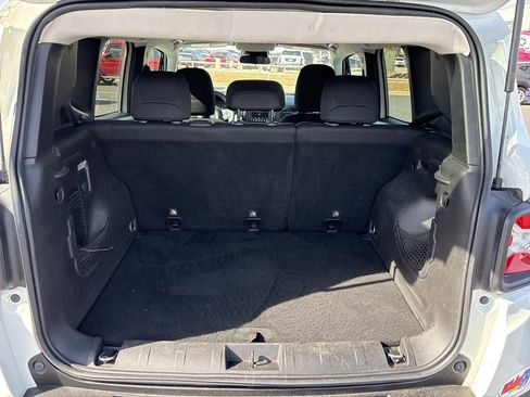 Used 2018 Jeep Renegade Latitude image 20