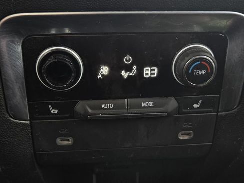 Used 2021 Chevrolet Tahoe Premier w/ Premium Package image 16