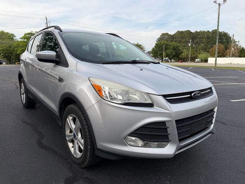 Used 2014 Ford Escape SE w/ Equipment Group 201A image 4