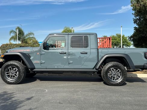 New 2025 Jeep Gladiator Mojave w/ Convenience Group image 7