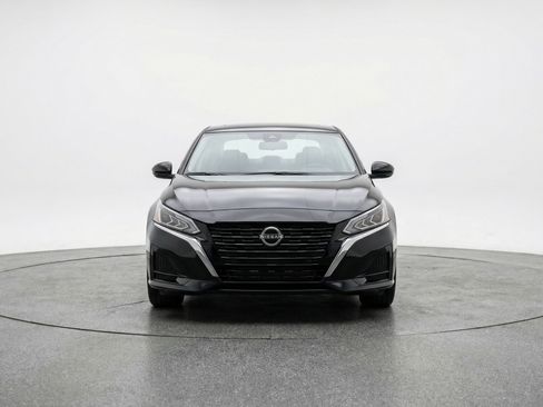 Used 2025 Nissan Altima 2.5 SV image 2