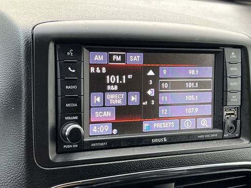 Used 2018 Dodge Grand Caravan SE w/ UConnect Hands-Free Group image 21