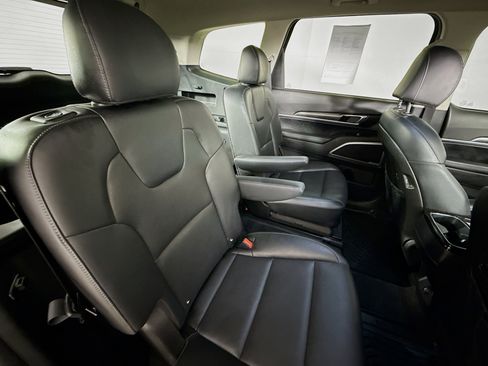 Used 2022 Kia Telluride S image 36