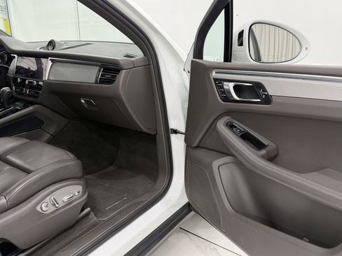 Certified 2023 Porsche Macan image 22