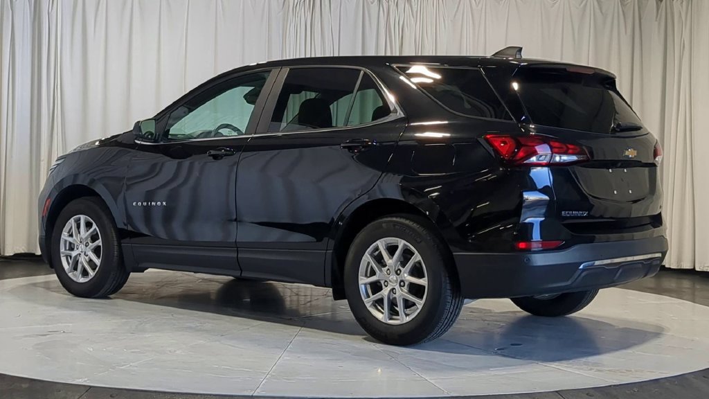 Used 2024 Chevrolet Equinox LT FWD image 8