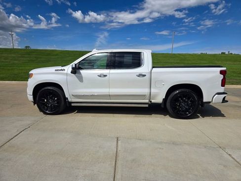 Used 2024 Chevrolet Silverado 1500 High Country AWD/4WD image 7