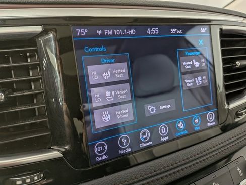 Used 2019 Chrysler Pacifica Limited image 7