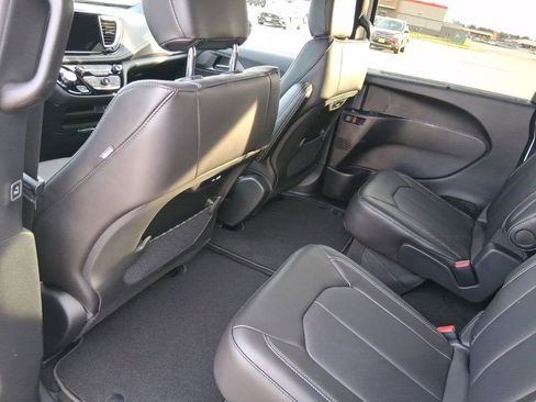 New 2026 Chrysler Pacifica Select image 18