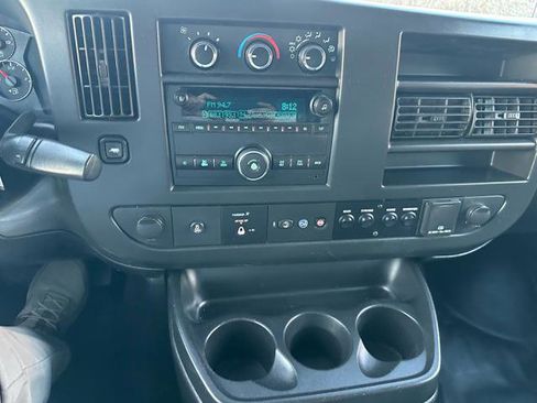 Used 2015 Chevrolet Express 2500 image 22