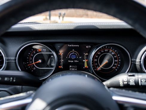 Used 2018 Jeep Wrangler Unlimited Sahara w/ Dual Top Group image 25