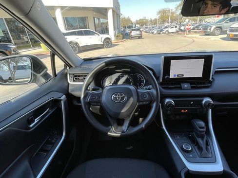 Used 2025 Toyota RAV4 XLE image 12