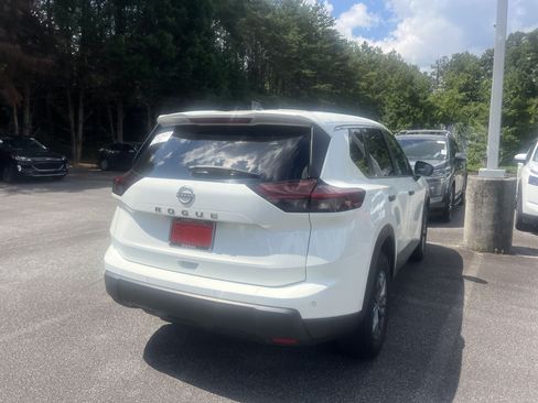 Used 2025 Nissan Rogue S FWD image 4